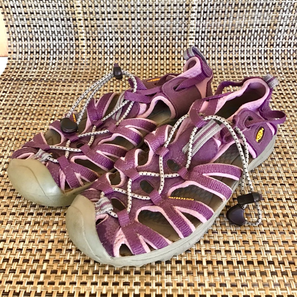 KEEN Youth Moxie Sandals Closed Toe Size 4